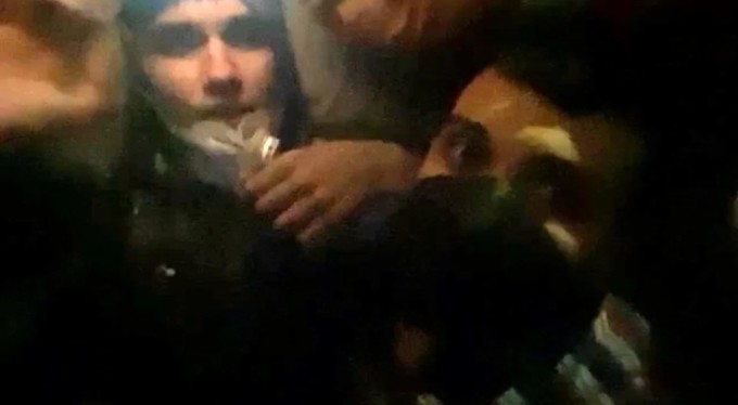 İki kardeş 198 saat sonra kurtarıldı! Enkaz altından Türkiye'ye böyle el salladılar