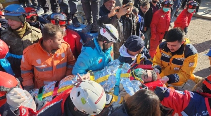 Bir mucize de Adıyaman'dan! 198 saat sonra 'Domuz damı' yöntemiyle kurtardılar