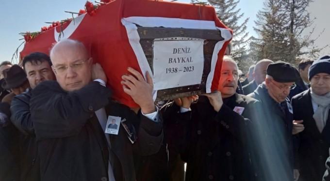 CHP eski Genel Başkanı Deniz Baykal, toprağa verildi