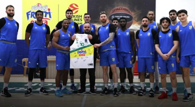 Onuralp Bitim'in forması 50 bin TL'ye satıldı! Para depremzedelere gidecek