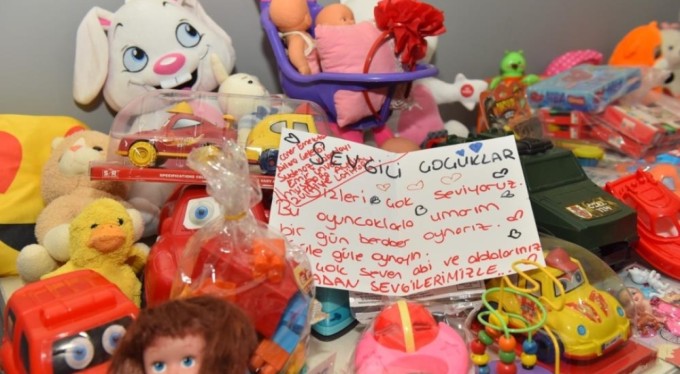 Yıldırım Belediyesi'nden depremzede çocuklara oyuncak morali