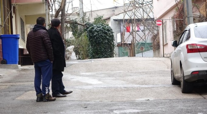 Görüntüler Bursa'dan... Sokağın girişi var çıkışı yok! Giren geri çıkıyor