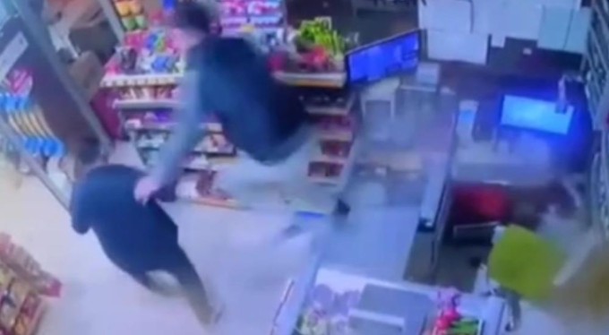 Deprem anında böyle kaçtılar! O anlar kamerada