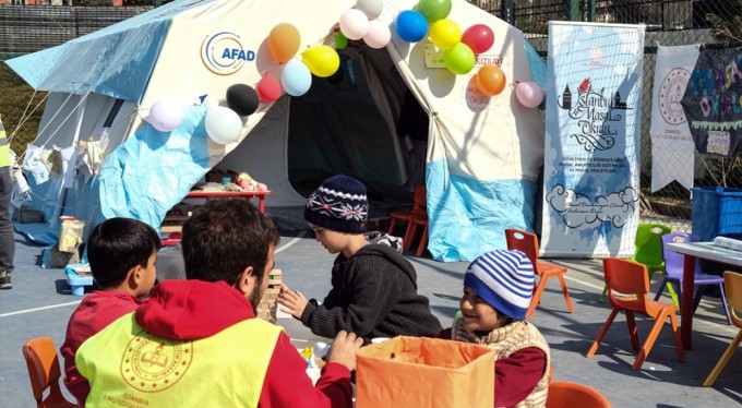 Çocukların yaraları masallarla sarılıyor