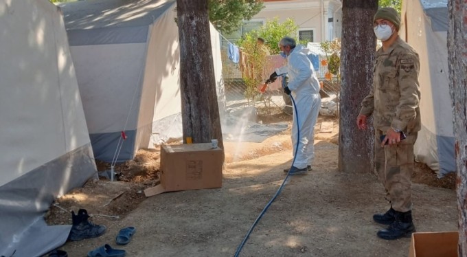 Osmangazi Belediyesi deprem bölgesinde... Hastalık ve haşerelere savaş açtılar