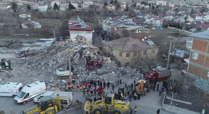 AFAD'dan Malatya depremi açıklaması! 29 bina yıkıldı, 1 can kaybı var...