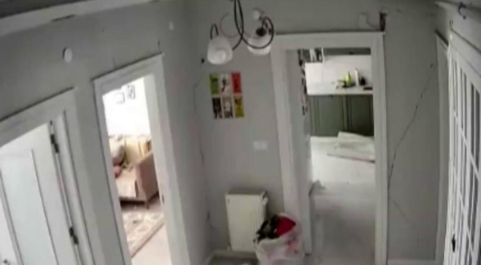 Malatya'da 5.6'lık deprem anı kamerada