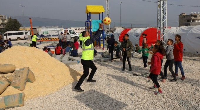Bursa Büyükşehir'den depremzede çocuklara oyun parkı