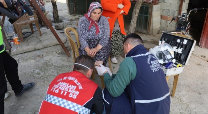 Bursa'da sağlık hizmetleri depremzedelerin ayağına gidiyor