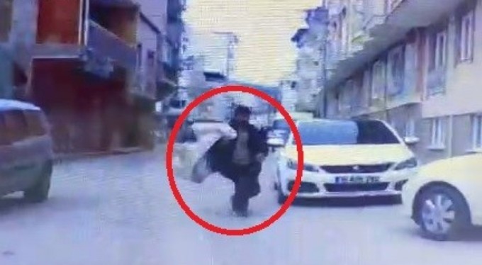 Dolandırıcıdan Oscar'lık hareket...O anlar kamerada