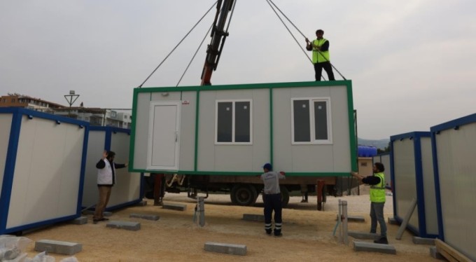 Bursa Büyükşehir'den geçici barınmaya hızlı çözüm! 300 konteyner tamam