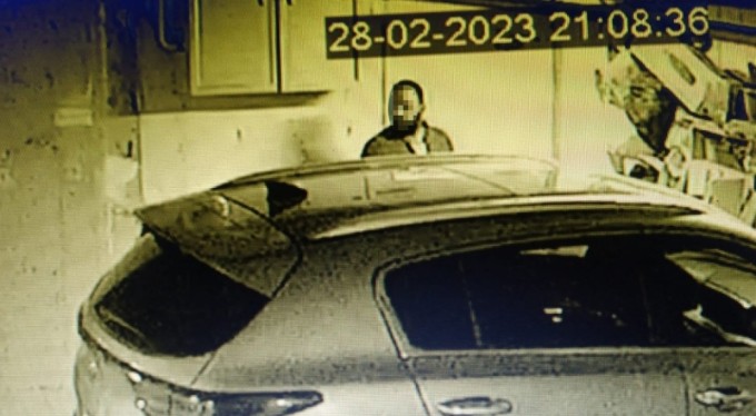 Apartmana bina sakini gibi girdi, 100 bin liralık jant çaldı