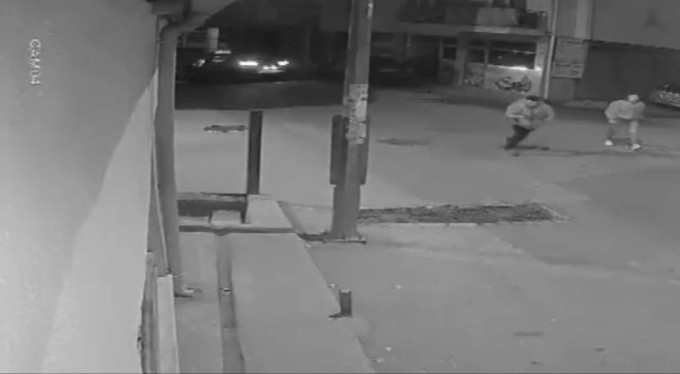 Bursa'da duvara böyle çarptı! Otomobili bırakıp kaçtı