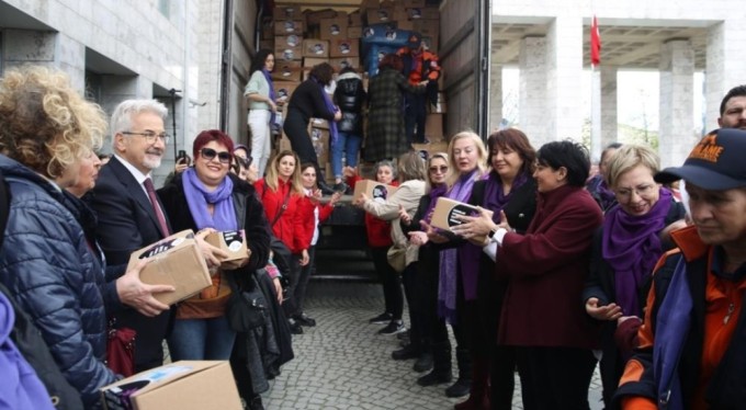 Nilüfer'de 8 Mart Dünya Kadınlar Günü'nde deprem bölgesine hijyen tırı