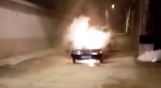 Bursa'da seyir halindeki otomobil, alev alev yandı