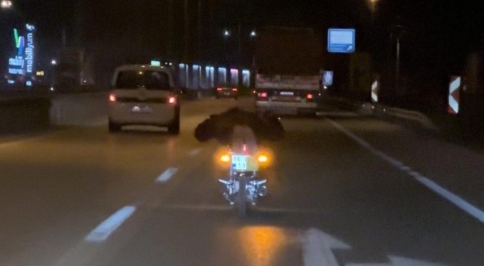 Bursa'da ölümüne yolculuk! Trafikte tehlikeli hareketleri yürekleri ağza getirdi...