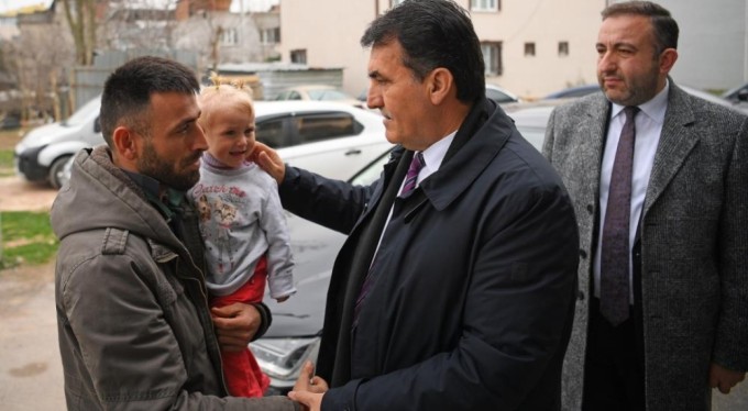 Başkan Dündar'dan depremzede ailelere ziyaret