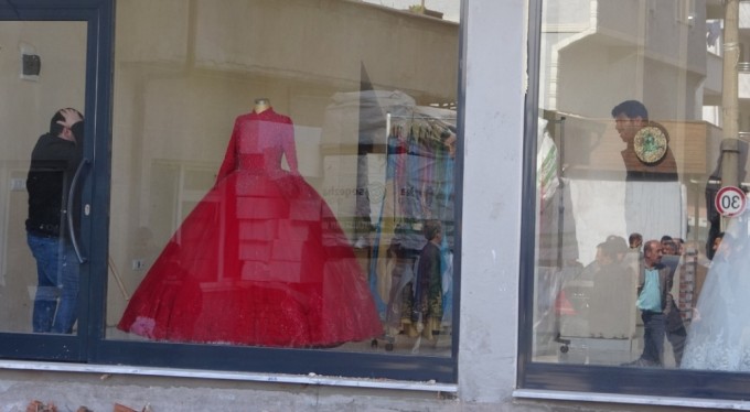 Bursa'da yıkım gerginliği! Kendilerini dükkana kilitlediler