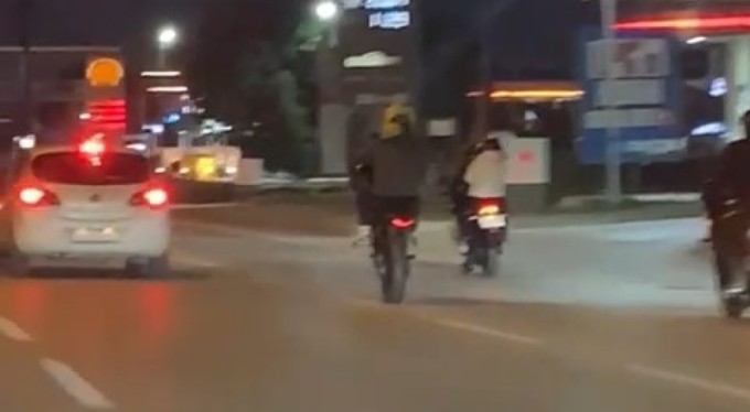 Bursa'da motosikletli gençlerin ölümüne yolculuğu! O anlar kamerada