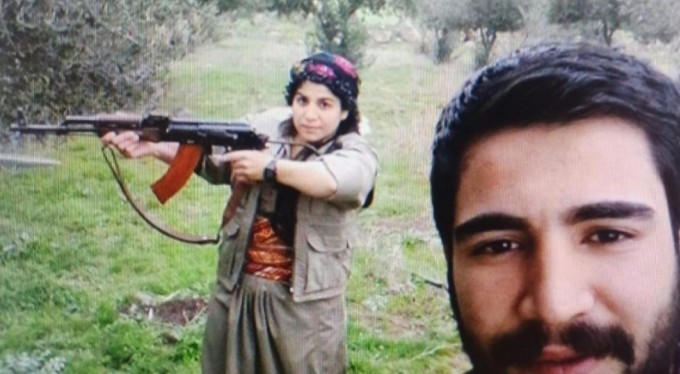 Teröristlerle fotoğrafı olan PKK'lı yakalandı