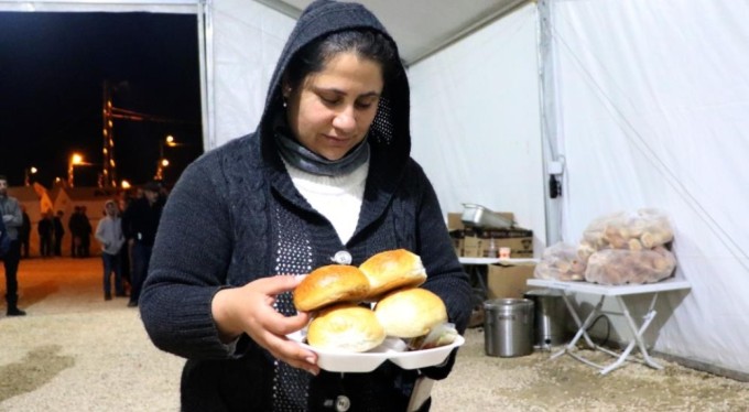 Deprem bölgesinde ilk sahur çadırlarda yapıldı