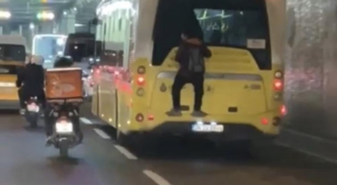 Otobüs arkasında ölümüne yolculuk kamerada