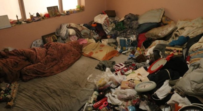 Çöp evde yaşayan adamın içler acısı hali