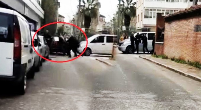 Bursa'da yumruk yumruğa yol verme kavgası! O anlar anbean kamerada