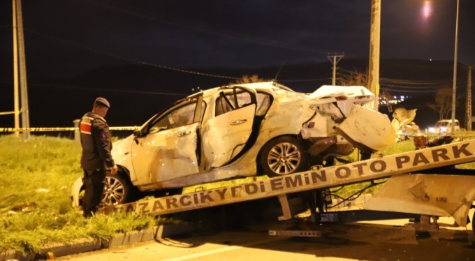 Tır ile otomobil çarpıştı: 1 ölü, 3 yaralı