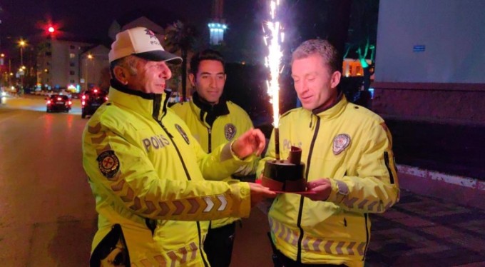 Ekiplere pastalı sürpriz