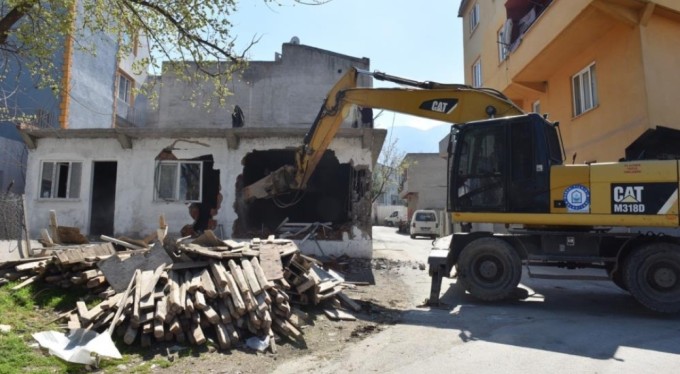 Yıldırım'da 137 kaçak yapı yıkıldı