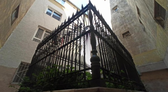 Bursalı Aşık Yunus'a vefa! Apartmanlar arasındaki kabri gün yüzüne çıktı