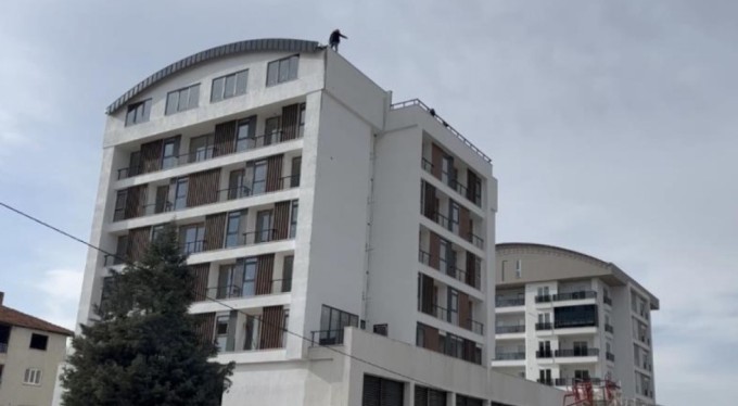 İntiharkolik Hasan sözünde durmadı, 85'inci defa çatıya çıktı