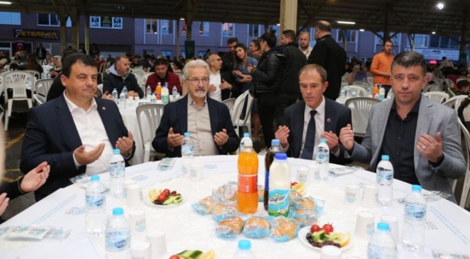 Nilüfer'de yüzlerce kişi aynı sofrayı paylaşıyor