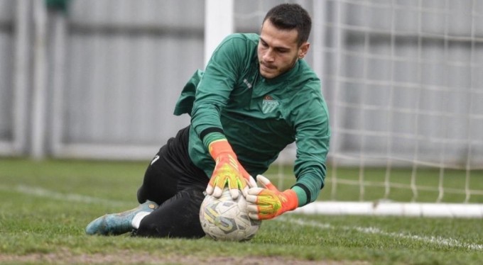 Bursaspor'da Deniz Aydın 3 hafta sahalardan uzak kalacak