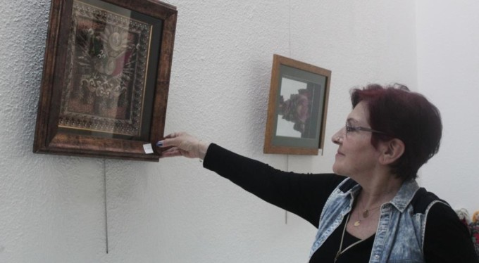Bursalı emekli öğretmen hobi olarak yaptığı sanatı emekli olduktan sonra sergiledi