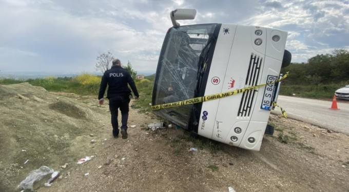 Bursa'da öğrenci servisi ile hafriyat kamyonu çarpıştı: 23 yaralı