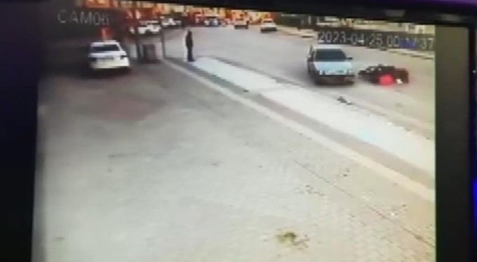 Biri ters şeride girdi, diğeri vurup kaçtı... Hayrete düşüren kaza kamerada
