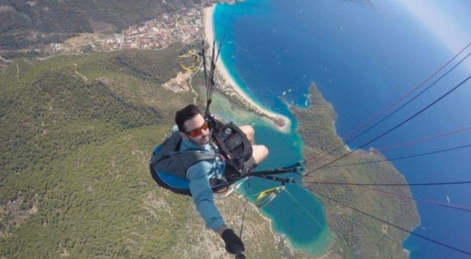 Milli paraşütçü uçuş sırasındaki kazada can verdi! 2 ingiliz turist yaralı