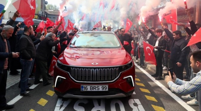 Bakan Varank, Togg'la Bursa'yı karış karış geziyor!