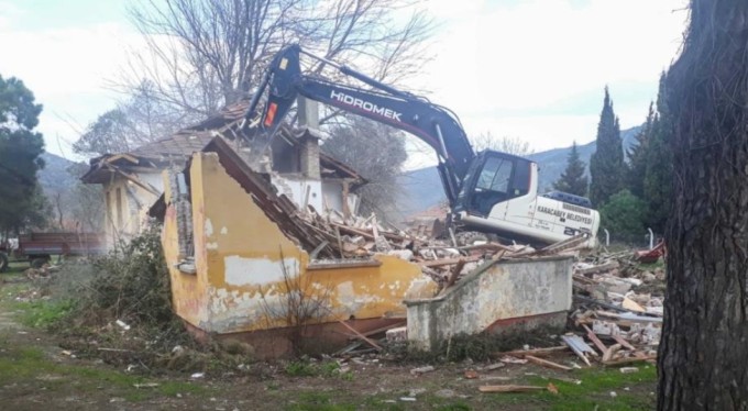 Karacabey'de metruk bina sorunları bir bir çözülüyor