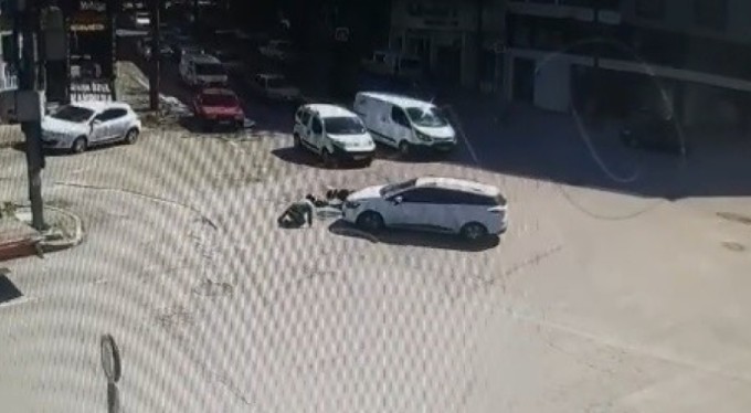 Bursa'da saniye saniye kaza! Motosikletiyle otomobile böyle çarptı