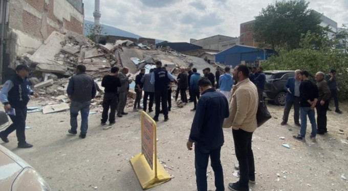 Bursa'da 4 katlı bina çöktü! Çok sayıda ekip bölgeye sevk edildi