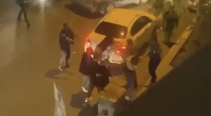 Bursa'da 'yol verme' kavgası, ringleri aratmadı