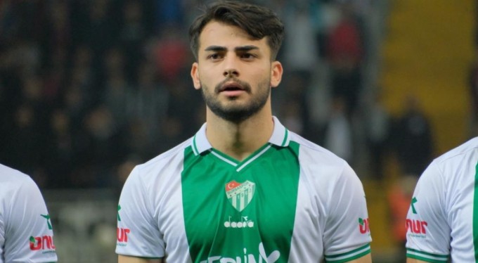Bursaspor'da 3 futbolcunun sözleşmesi yenilendi