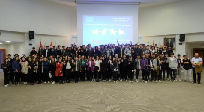 Bursalı Gençler, Avrupa Günü'nde eğitim imk&acirc;nlarını keşfetti