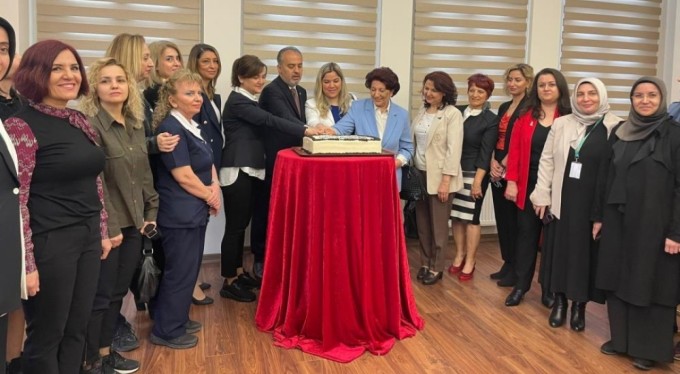 Bursa Büyükşehir'den hemşirelere karanfilli kutlama