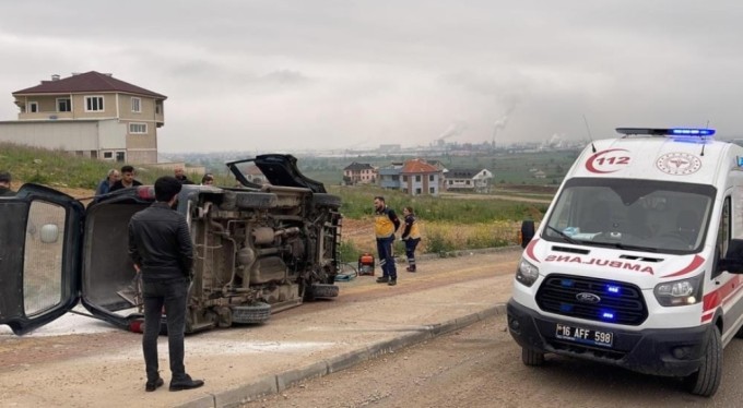 Bursa'da minibüsün takla attığı kazada 3 yaralı