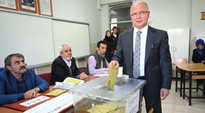 AK Parti Bursa İl Başkanı Davut Gürkan oyunu kullandı