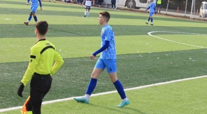 Okul maçında sahaya girdi, liseli sporcuyu hastanelik etti